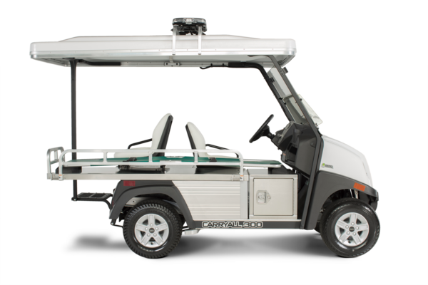 Seitenansicht eines Ambulance Golf Carts von Club Car mit Krankentransportliege.
