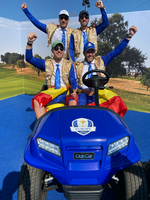 Fans Team Europe Ryder Cup Fans Team Europe mit dem Teamcart Europa beim Ryder Cup in Rom.