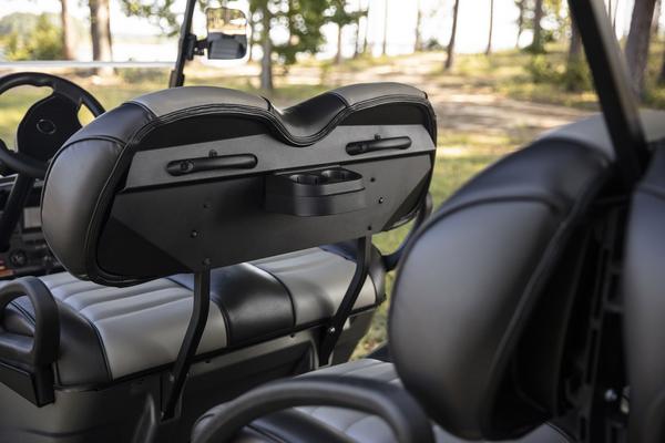 Innenraumansicht eines Golfcart Onward Lifted 6-Sitzer von Club Car.