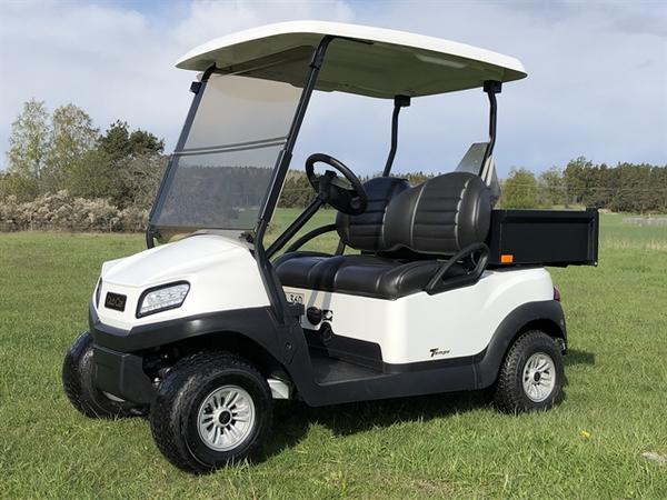 Tempo Work golf cart with loading area on a meadow.
