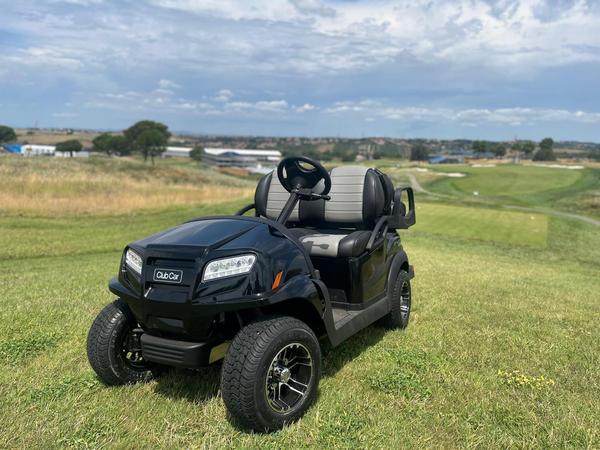Carryall Golfcart auf dem Gelände der Marco Simone Golfanlage in Rom beim Ryder Cup.
